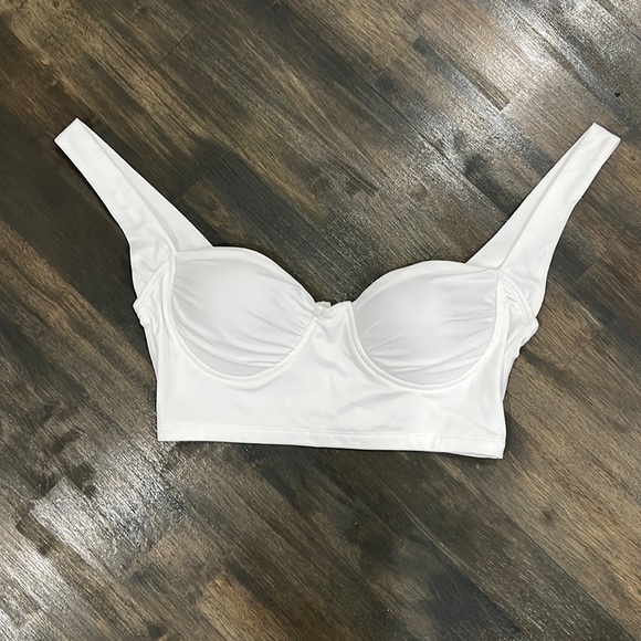 Princess Polly Crop Top - Picture 2 of 7